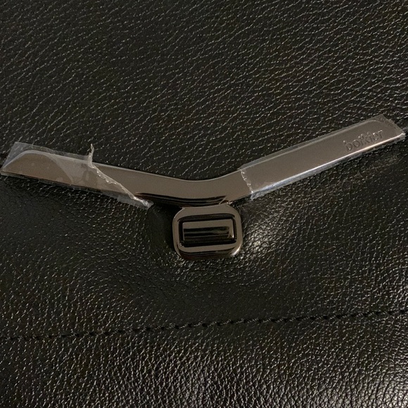 🖤Botkier Leather Envelope Style Wristlet🖤 - Picture 6 of 7